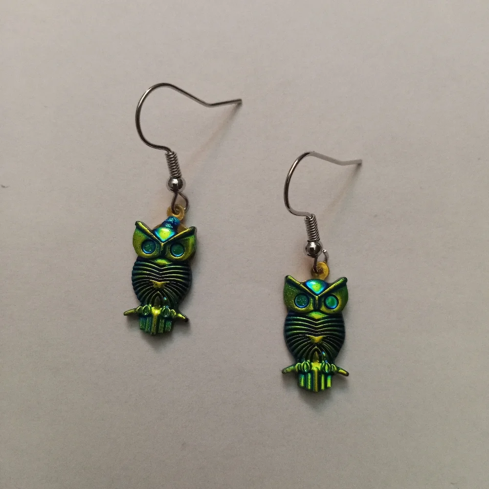Hand Crafted New iridescent holographic owl statement earrings - Picture 3 of 5